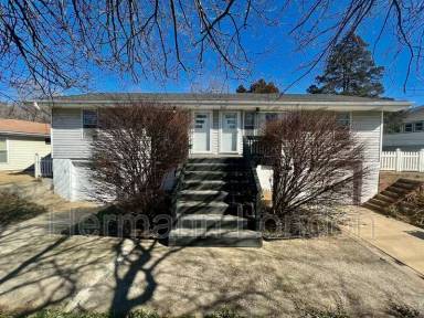 Main picture of 3338 Elm St