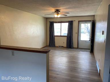 Main picture of 912 10th St NE