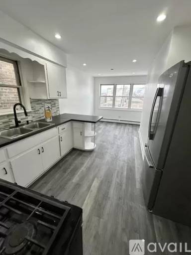 Main picture of 5530 N Mango Ave