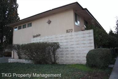 Main picture of 1677 N Lake Ave