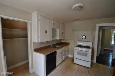 Main picture of 1220 Broadway St