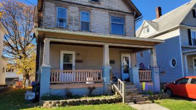 Main picture of 128 S 8th St