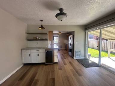 Main picture of 245 NE 7th St