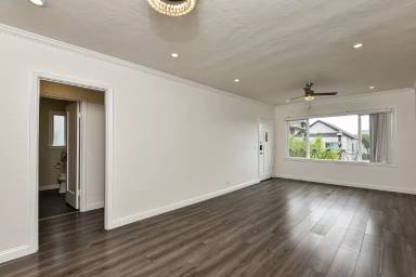Main picture of 833 Linden Ave