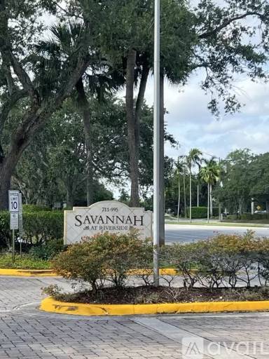 Main picture of 977 Riverside Dr