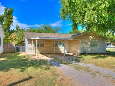 Main picture of 501 S Santa Fe Dr