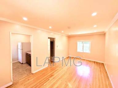 Main picture of 11633 Burbank Blvd