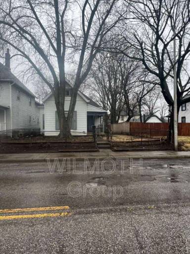 Main picture of 2501 E 10th St