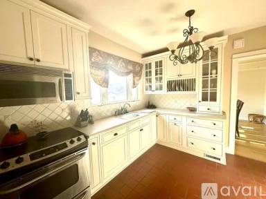 Main picture of 2023 E Beverly Rd