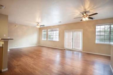 Main picture of 1011 W 25th St