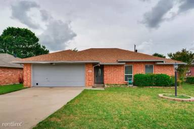 Main picture of 1015 Park Place Blvd