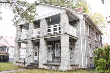 Main picture of 1113 E 8th St