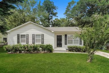 Main picture of 106 Whispering Pines Ln