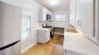 Main picture of 128 Huron St