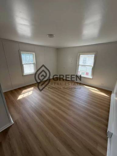 Main picture of 735 N Schuyler Ave