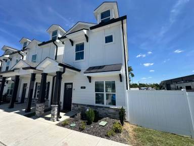 Main picture of 100 Carlton Ave