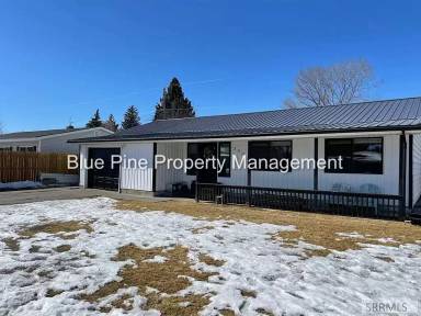 Main picture of 390 Lincoln Dr