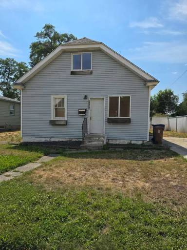 Main picture of 1634 E Heroy Ave