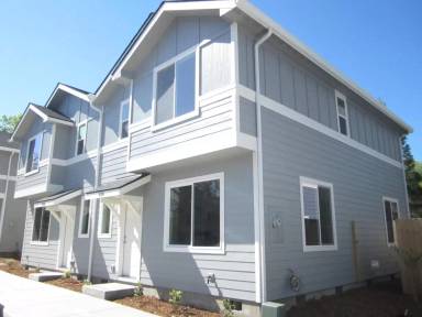 Main picture of 404 Oak St