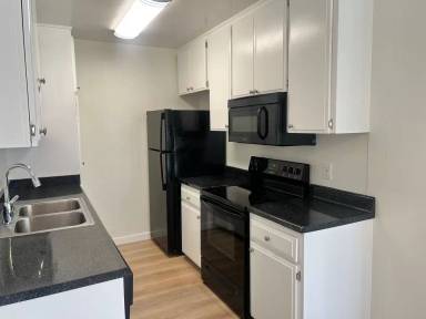 Main picture of Pacific Breeze Apartments