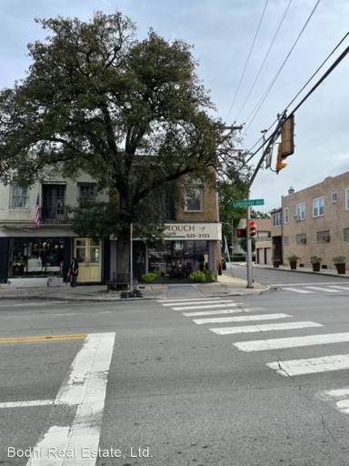 Main picture of 855 W Lancaster Ave