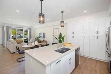 Main picture of 1045 32nd St