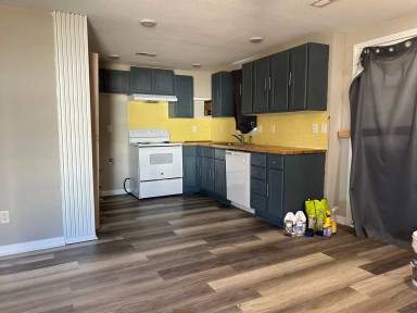 Main picture of 835 N Flora St