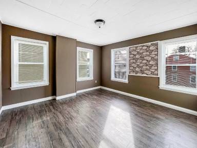 Main picture of 49 Dwight St
