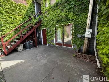 Main picture of 218 E 3rd St