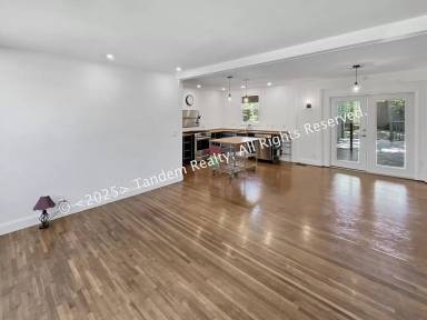 Main picture of 633 Lane Dr