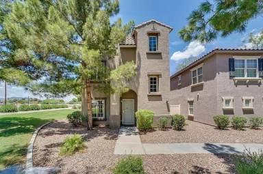 Main picture of 2125 E Huntington Dr