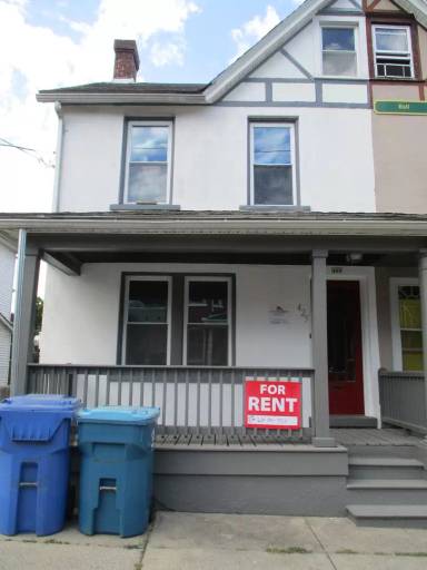 Main picture of 425 E 5th St