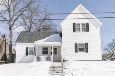 Main picture of 355 1/2 3rd St