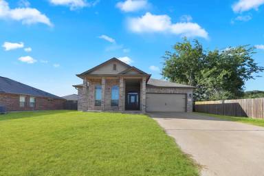 Main picture of 215 Danielle Dr