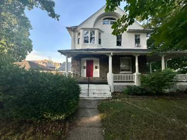Main picture of 3 W Sellers Ave