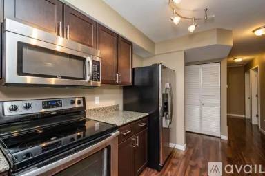 Main picture of 1000 Oakcrest St