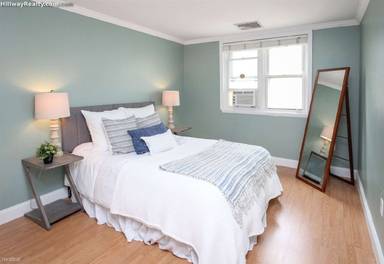 Main picture of 161 W 6th St