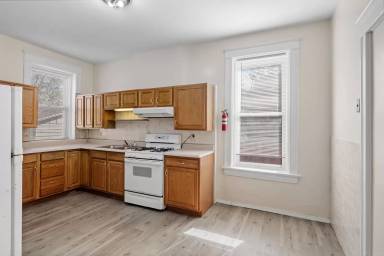 Main picture of 4140 Michigan Ave
