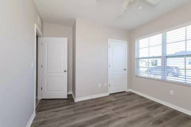 Main picture of 9000 Pyrus St