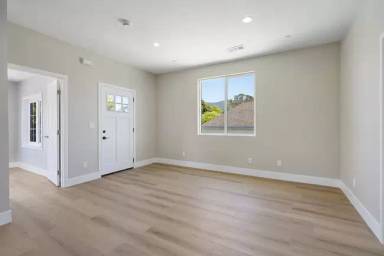 Main picture of 450 1/2 E St