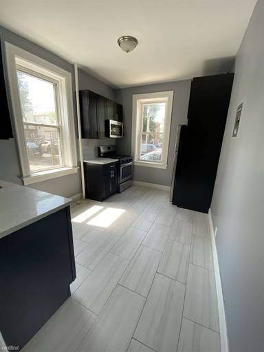 Main picture of 80 67th St