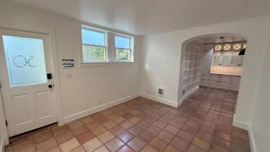 Main picture of 30 Eagle St