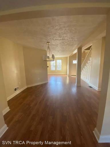 Main picture of 421 Sweetbriar St