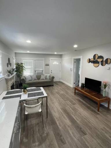 Main picture of 650 N 15th St
