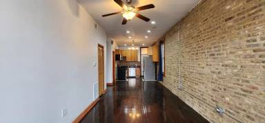 Main picture of 1016 W Cullerton St