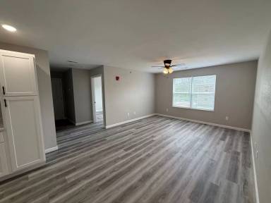 Main picture of 2549 E 5th St