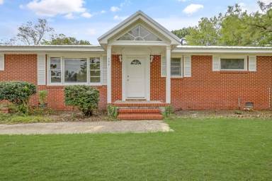 Main picture of 795 Clover St