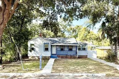 Main picture of 3308 N Avon Ave
