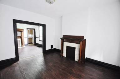 Main picture of 1114 Jane St