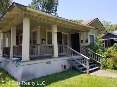 Main picture of 902 W Kings Hwy